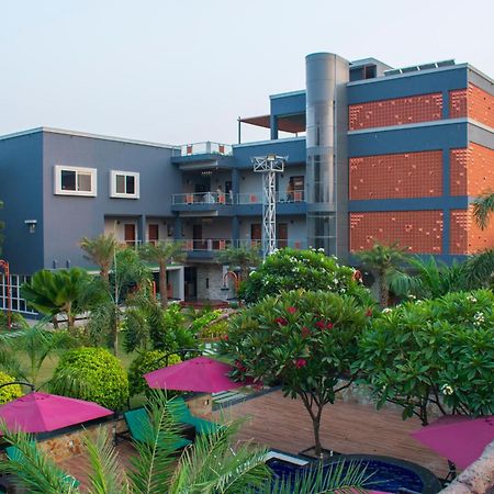 Krishna Riverside Resort Vasad Eksteriør billede