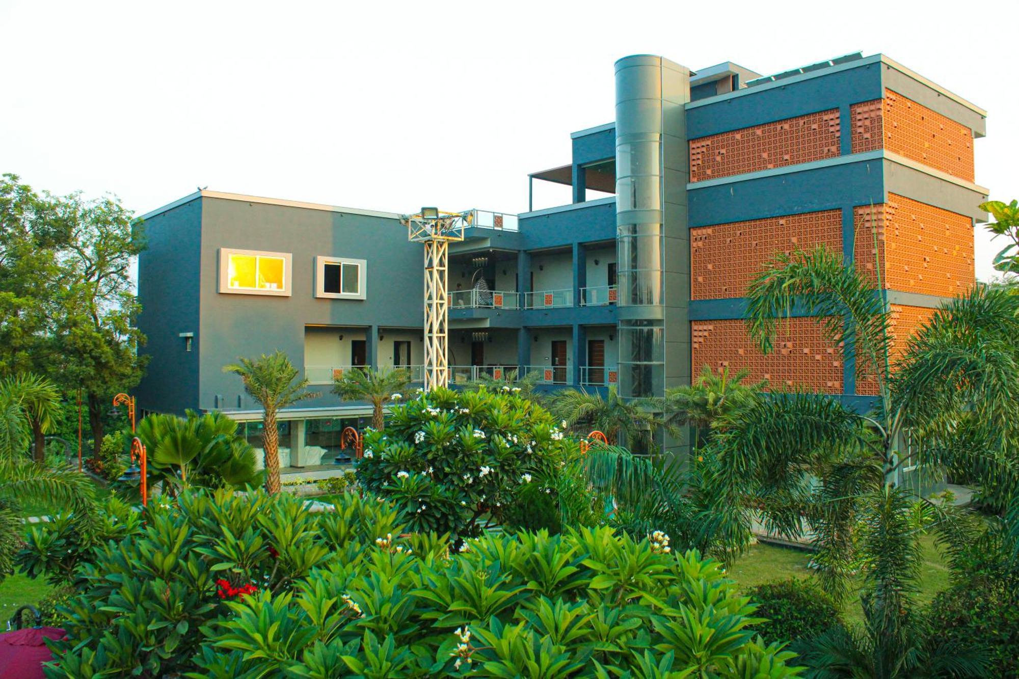 Krishna Riverside Resort Vasad Eksteriør billede