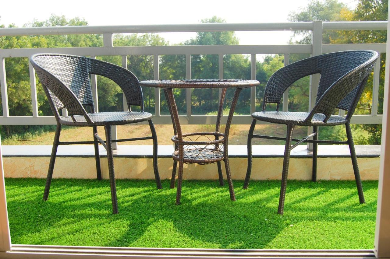 Krishna Riverside Resort Vasad Eksteriør billede