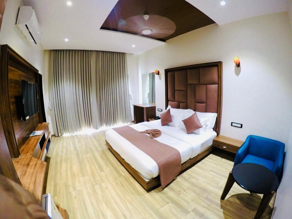 Krishna Riverside Resort Vasad Eksteriør billede