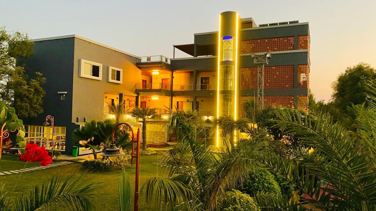 Krishna Riverside Resort Vasad Eksteriør billede