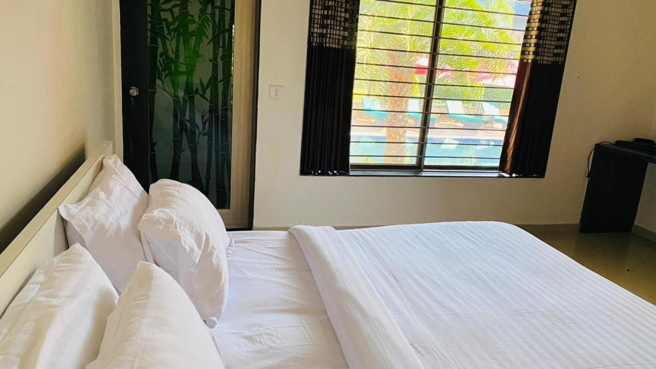 Krishna Riverside Resort Vasad Eksteriør billede