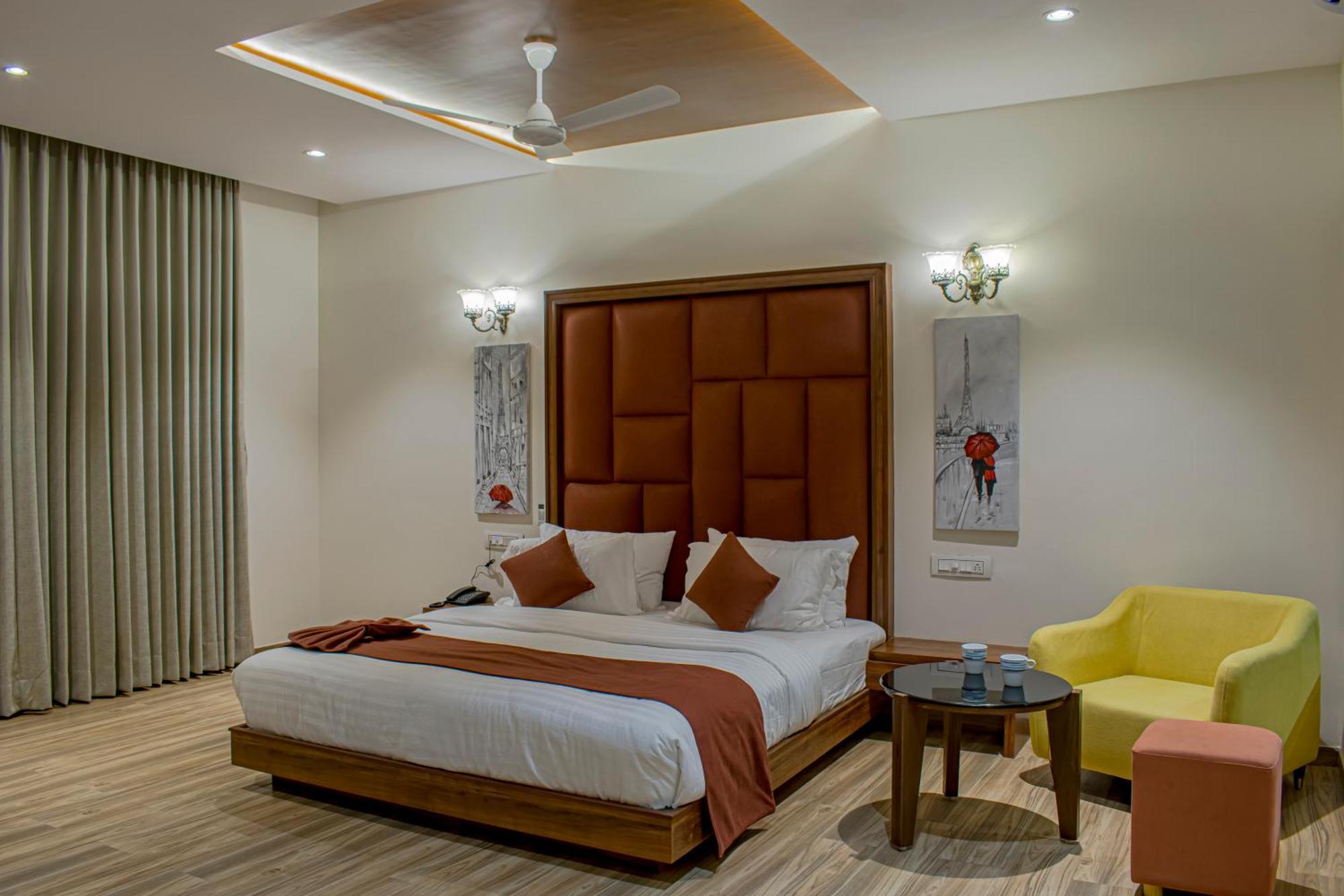 Krishna Riverside Resort Vasad Eksteriør billede