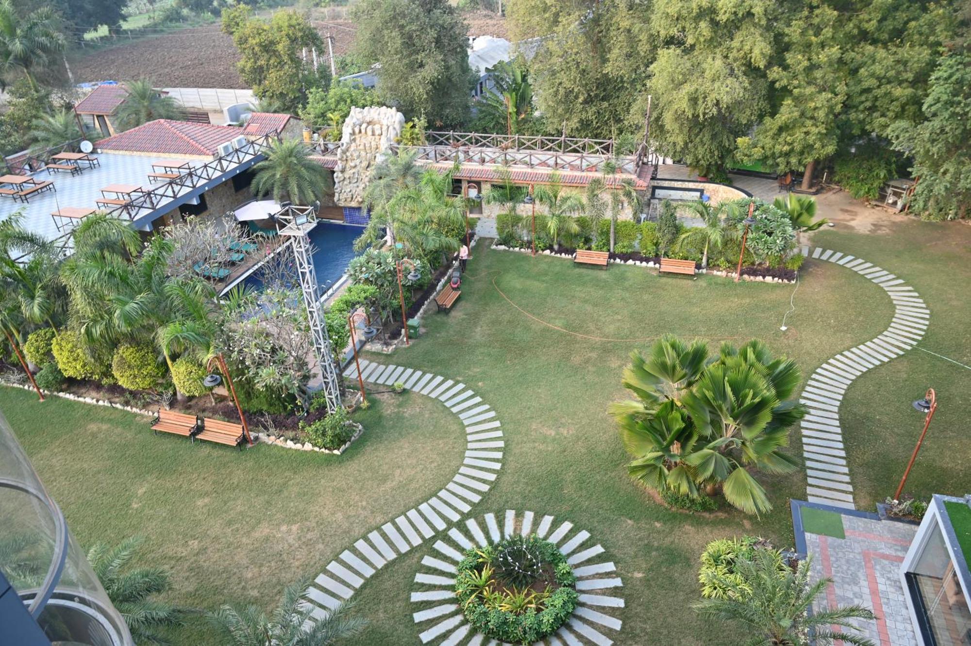 Krishna Riverside Resort Vasad Eksteriør billede