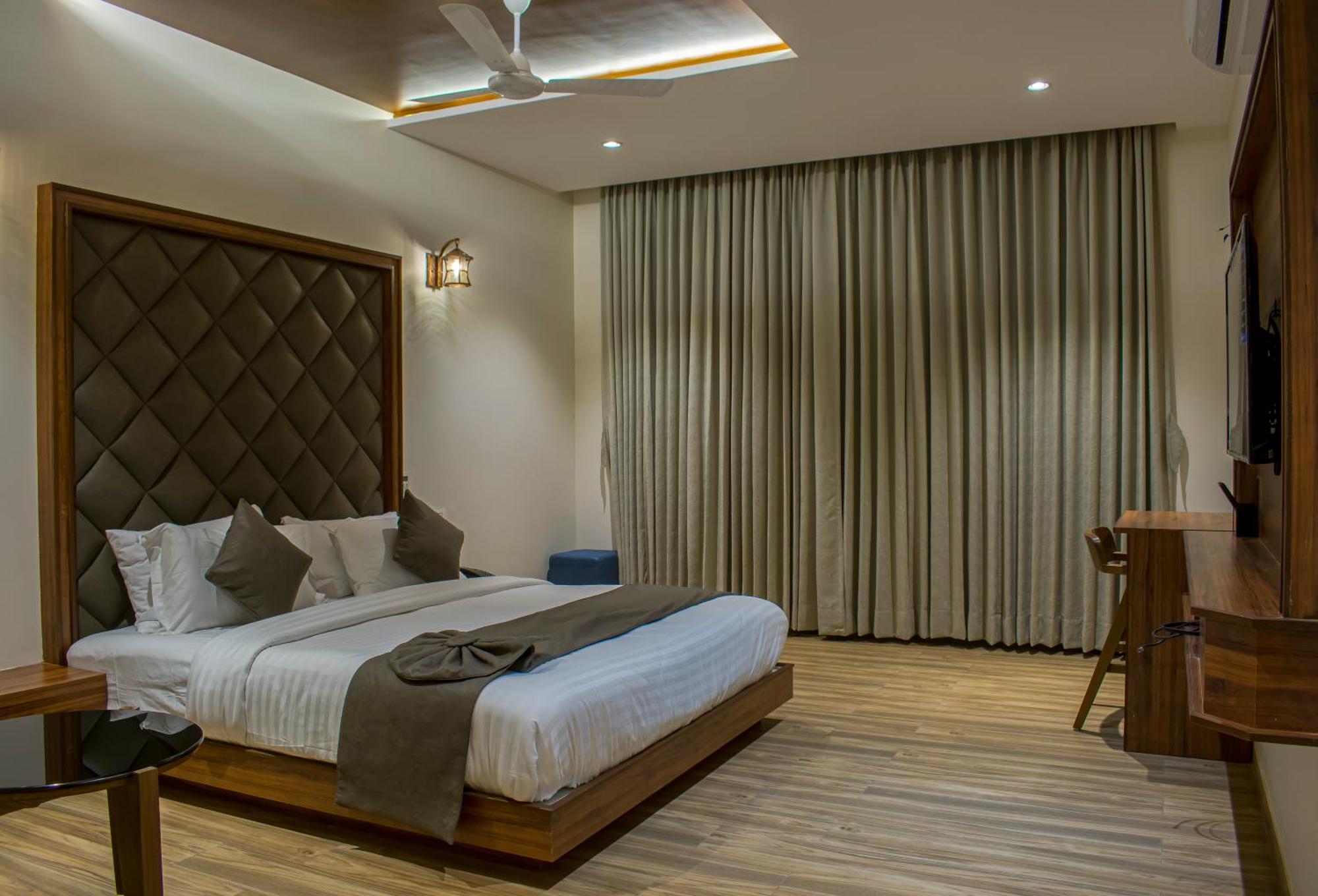 Krishna Riverside Resort Vasad Eksteriør billede