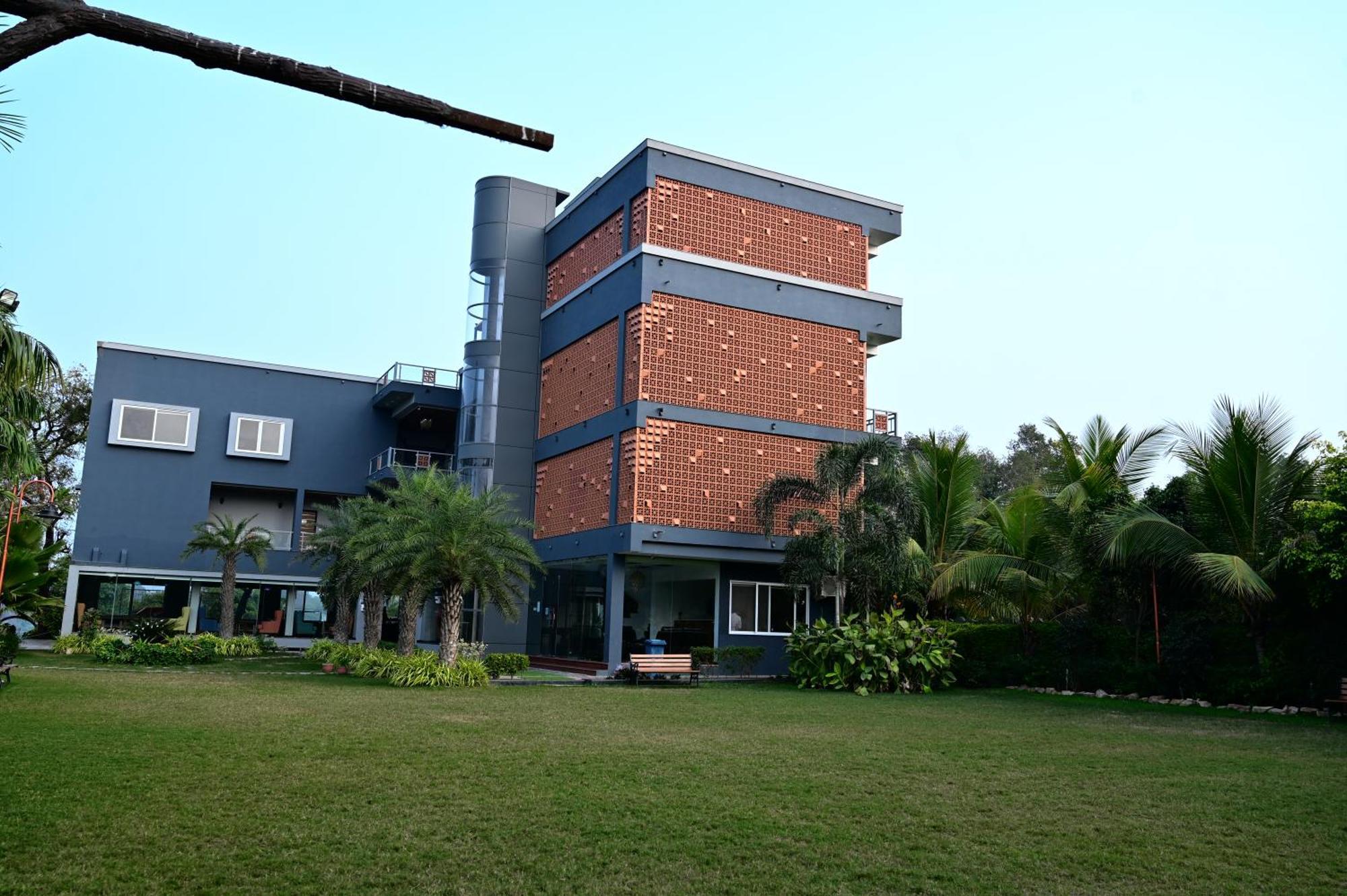 Krishna Riverside Resort Vasad Eksteriør billede