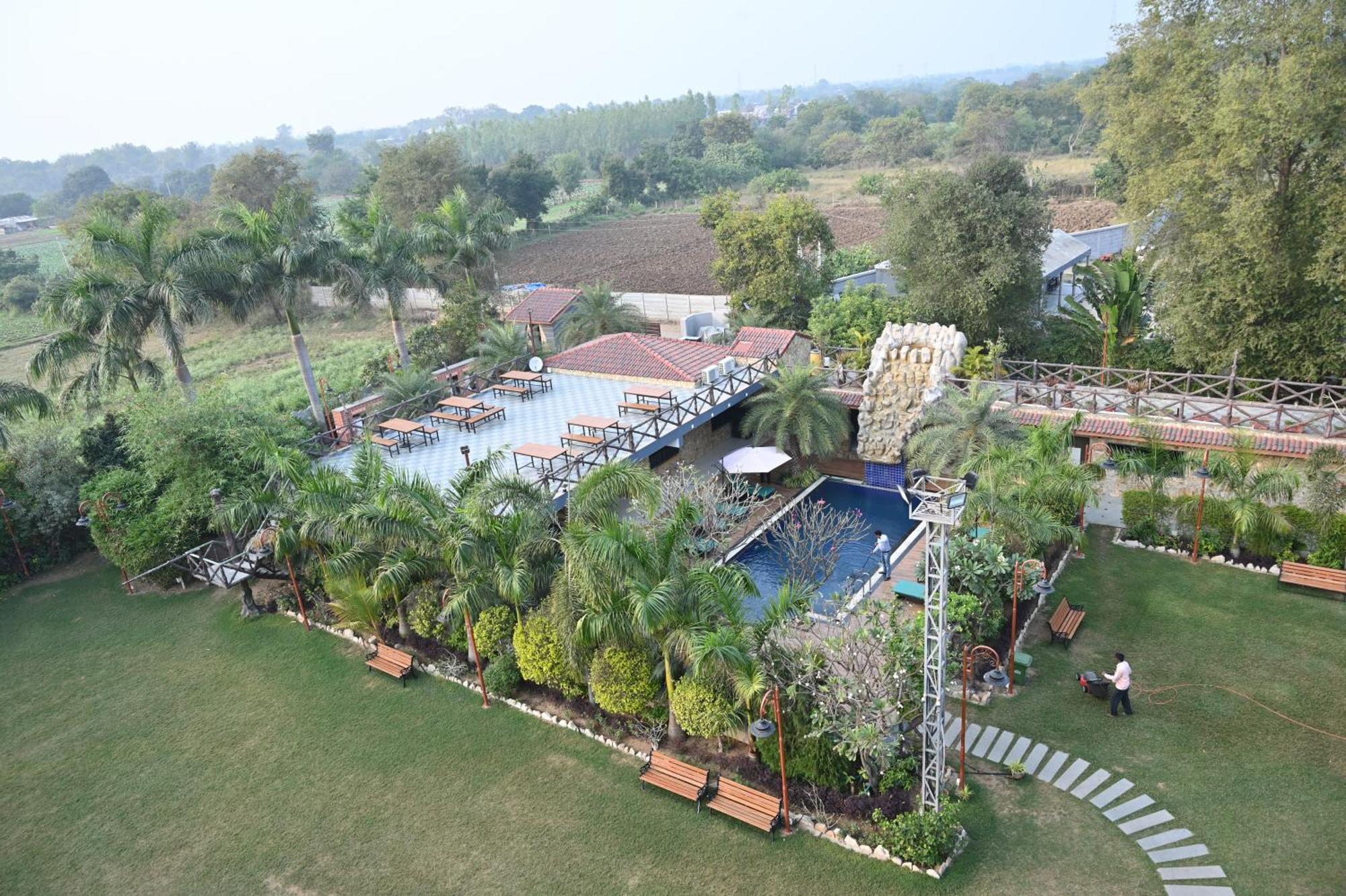 Krishna Riverside Resort Vasad Eksteriør billede