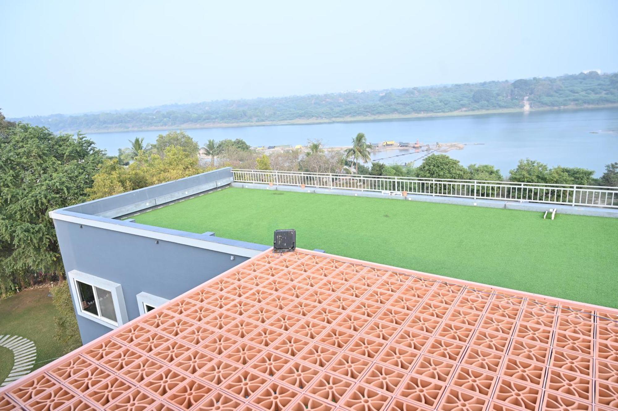 Krishna Riverside Resort Vasad Eksteriør billede