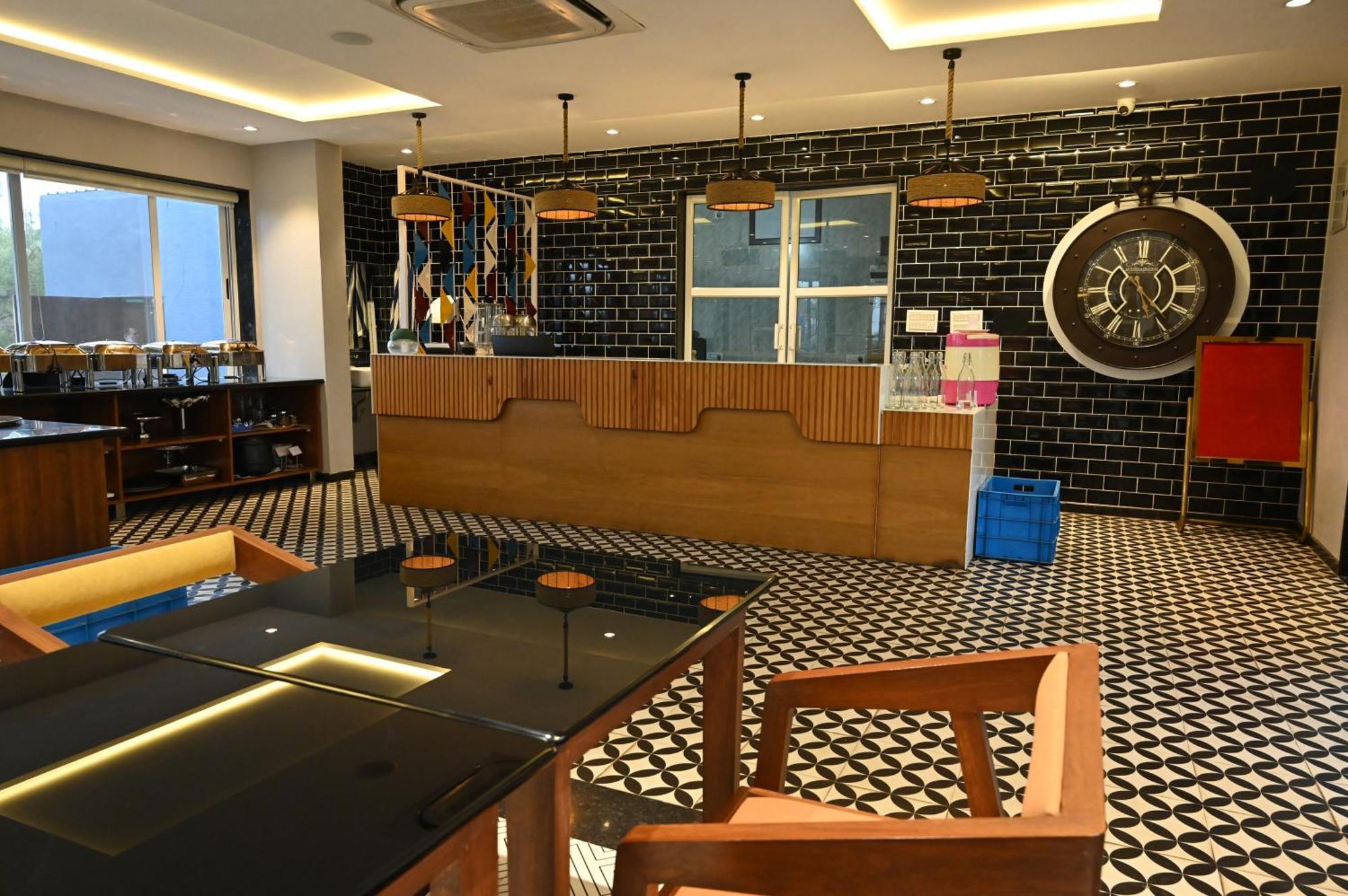 Krishna Riverside Resort Vasad Eksteriør billede