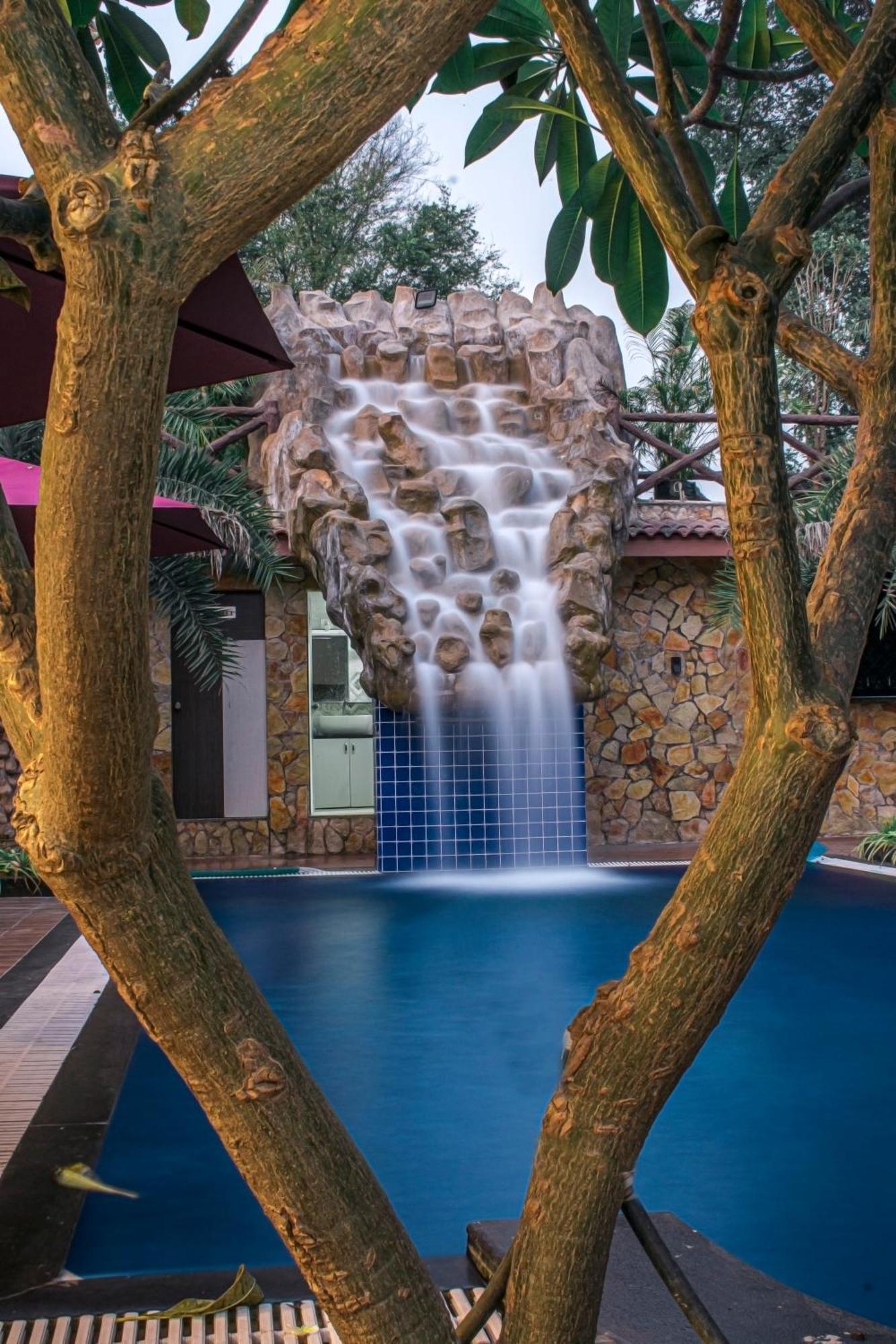 Krishna Riverside Resort Vasad Eksteriør billede