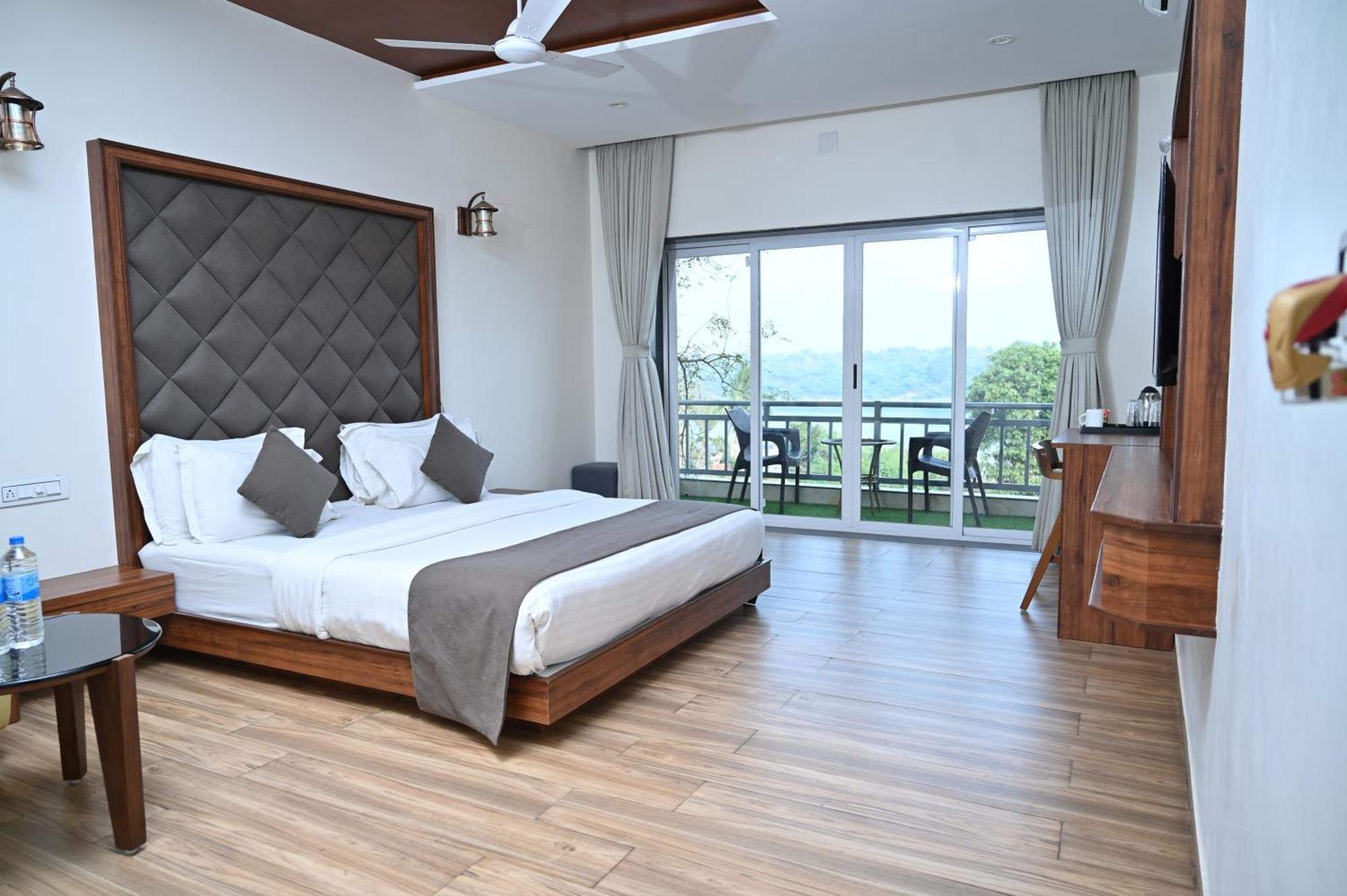 Krishna Riverside Resort Vasad Eksteriør billede