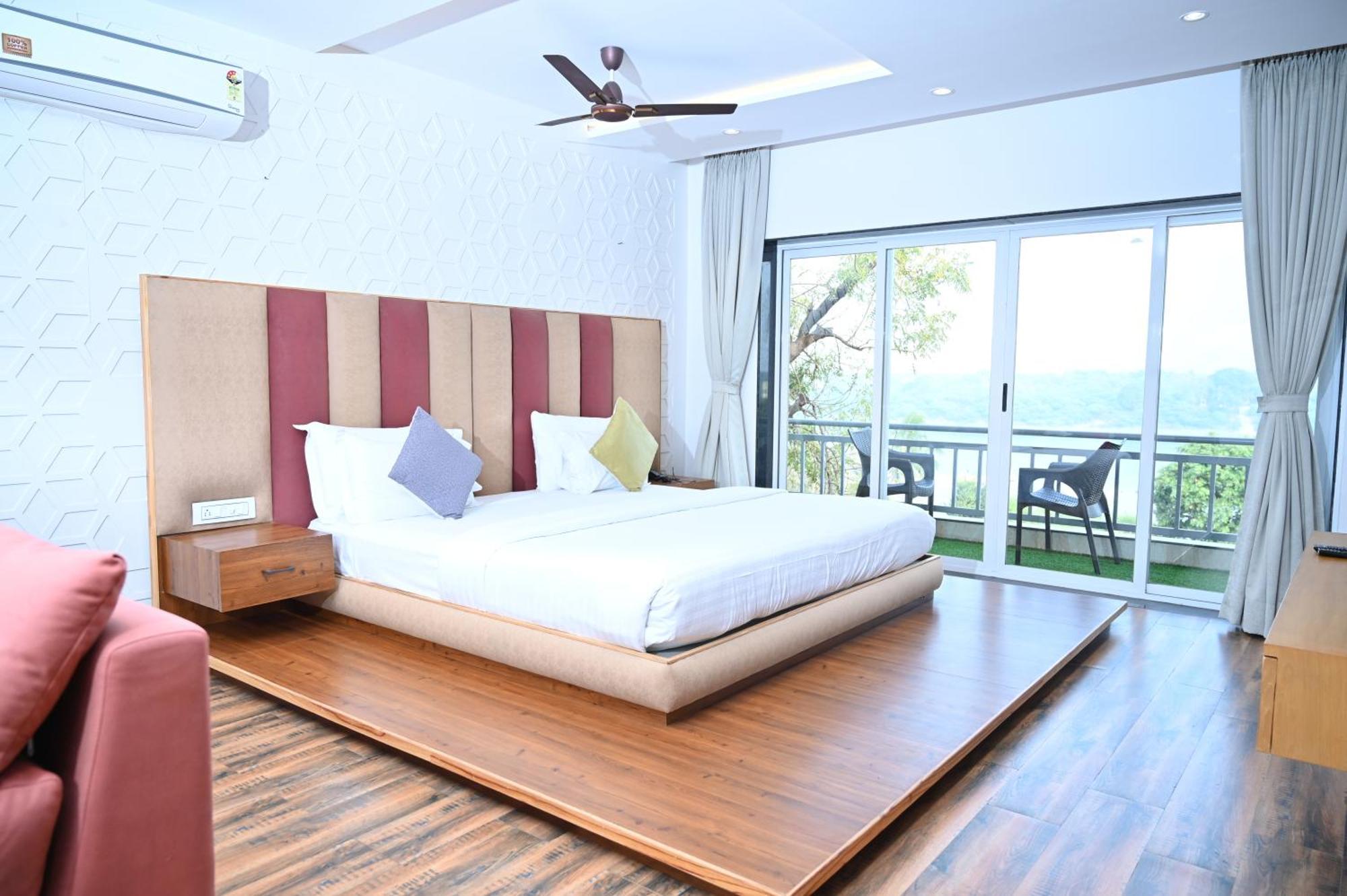 Krishna Riverside Resort Vasad Eksteriør billede