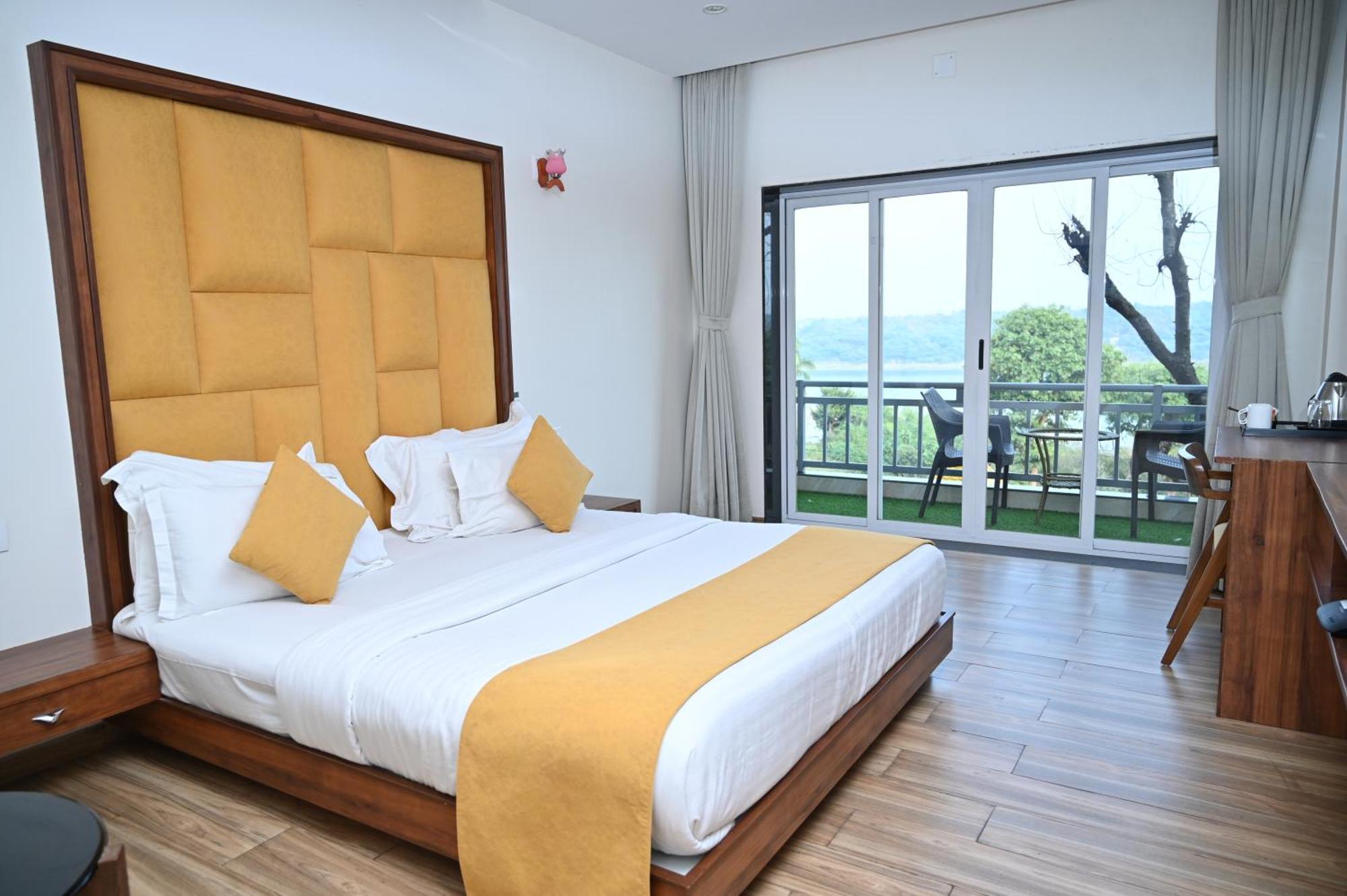 Krishna Riverside Resort Vasad Eksteriør billede