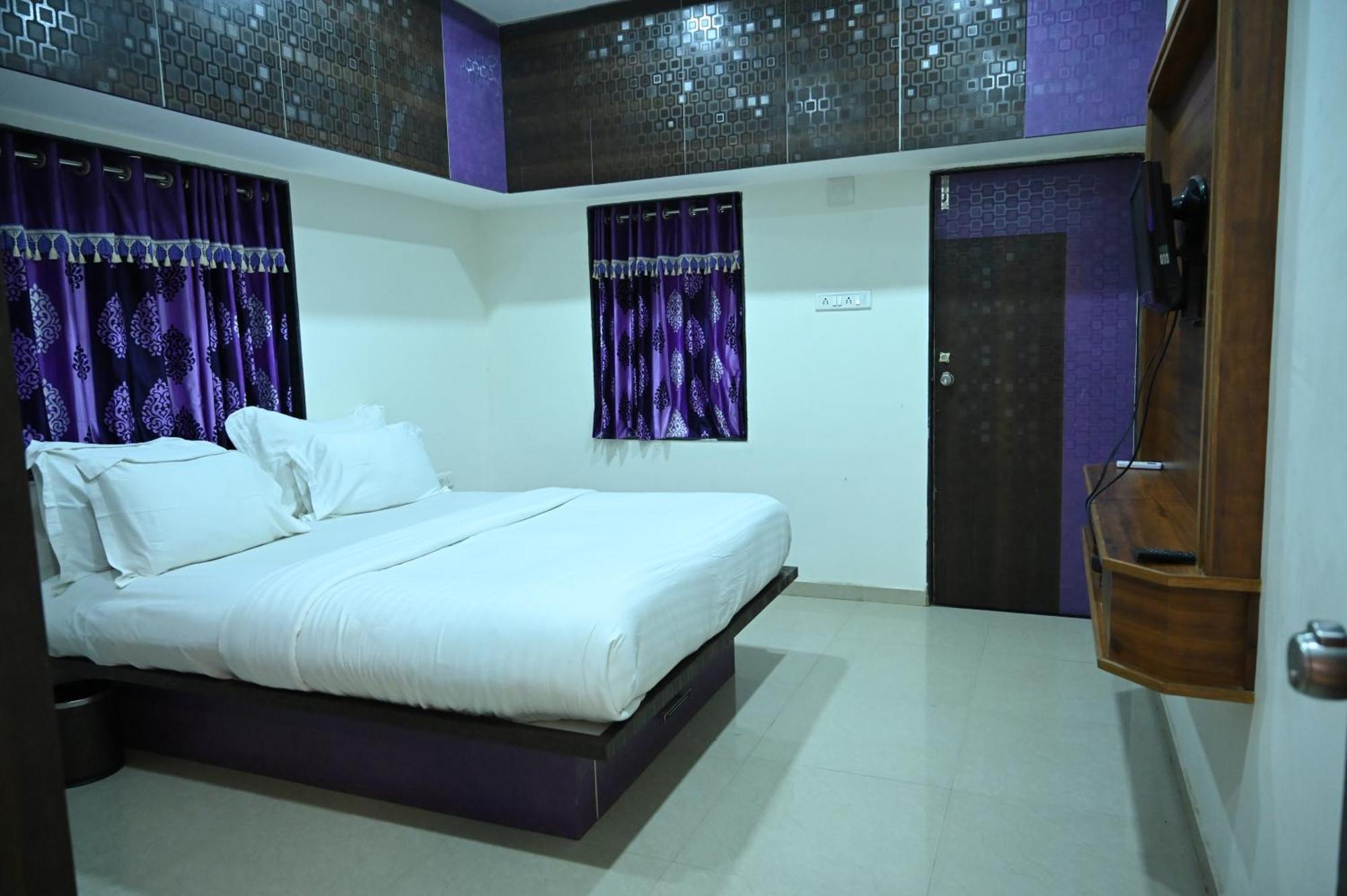Krishna Riverside Resort Vasad Eksteriør billede